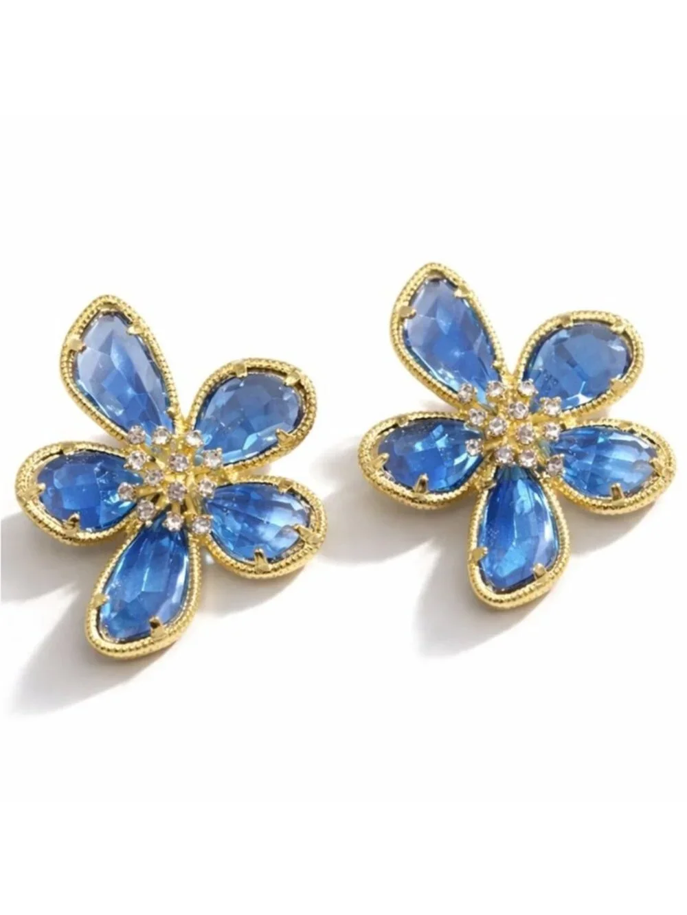 New! Blue Crystal Flower Earrings (1066) NWOT
